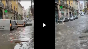 Carros apanhados por inundação na Rua das Pretas em Lisboa