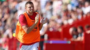As multas da equipa da moda em Inglaterra: jogadores nem podem dar a camisola de jogo