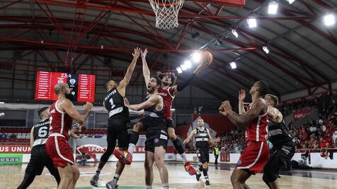 Benfica vence primeiro jogo da final do Nacional de basquetebol