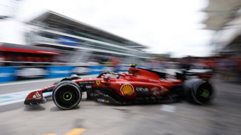 Sainz lidera e Ferrari se destaca no 1º treino do GP de São Paulo