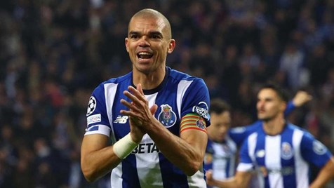 Pepe torna-se o jogador de campo mais velho a jogar na Champions - Futebol  - Correio da Manhã