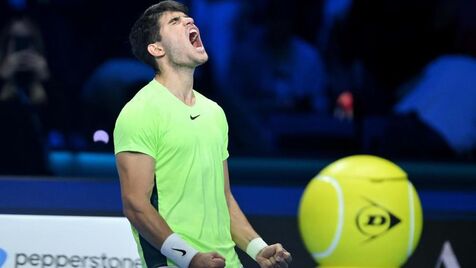 Alcaraz bate Medvedev e marca duelo com Djokovic nas 'meias' das ATP Finals  - Ténis - Jornal Record