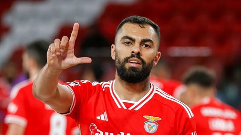 O resumo da eliminação do Benfica na Champions, num jogo com seis