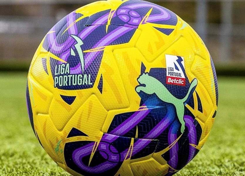 Curiosidades PL on X: Qual a bola de inverno mais bonita da Premier League?   / X