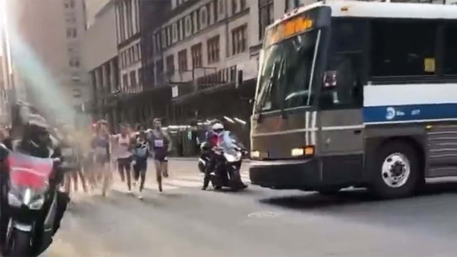 Corrida paralela à Maratona de Nova Iorque ia acabando em tragédia: autocarro quase atropelou corredores
