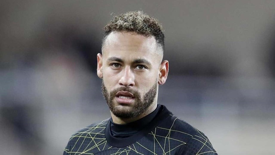 Ex-funcionária de Neymar acusa jogador de exploração laboral: terá trabalhado 70 horas/semana