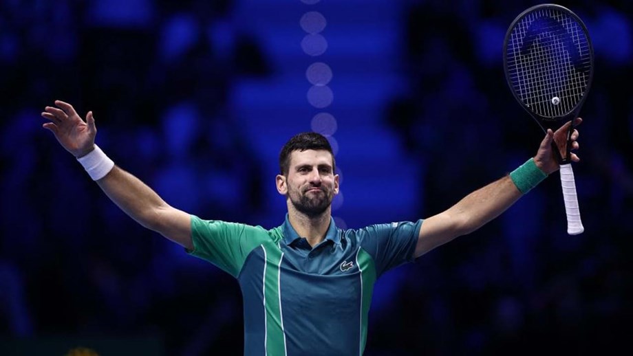 ATP Finals: invencível Sinner ajuda Djokovic a chegar às meias