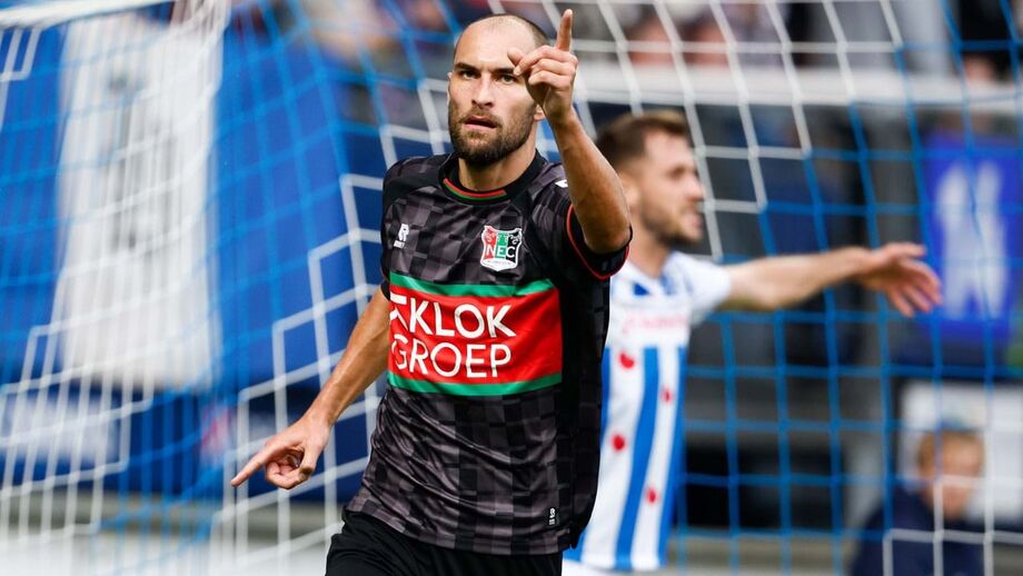 Ex-avançado do Sporting caiu inanimado nos minutos finais do jogo da Liga holandesa