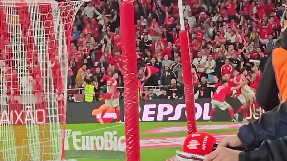 Central foi buscar os colegas durante os festejos para que voltassem ao meio-campo e, assim, fossem em busca da reviravolta