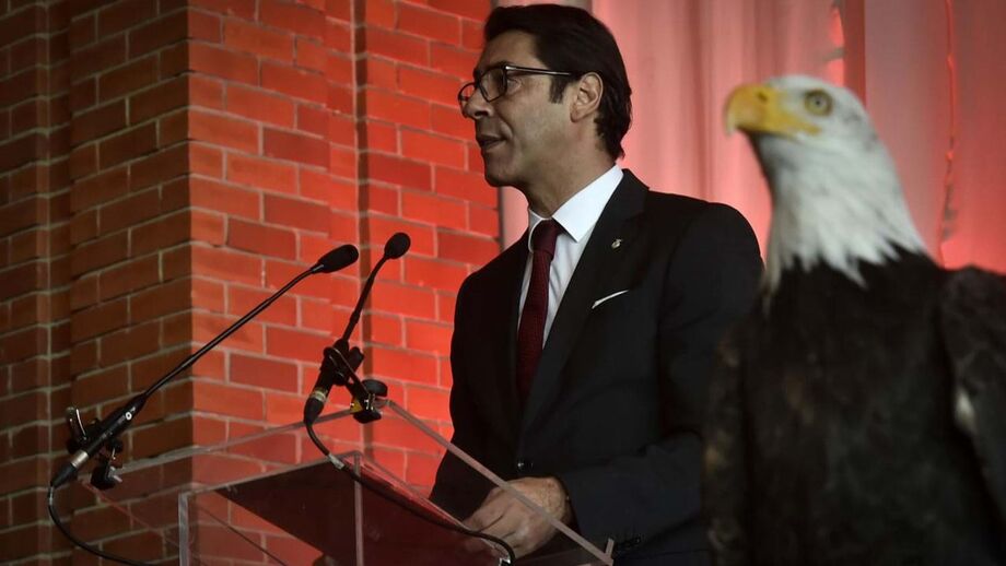 Presidente dos encarnados diz que a desilusão europeia não obriga o clube a vender jogadores