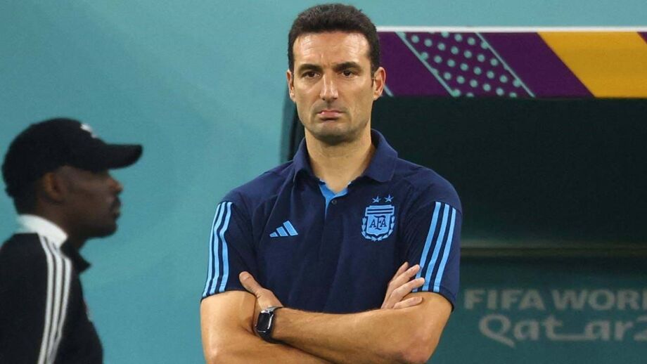 Adeptos envolveram-se em confrontos nas bancadas antes do jogo