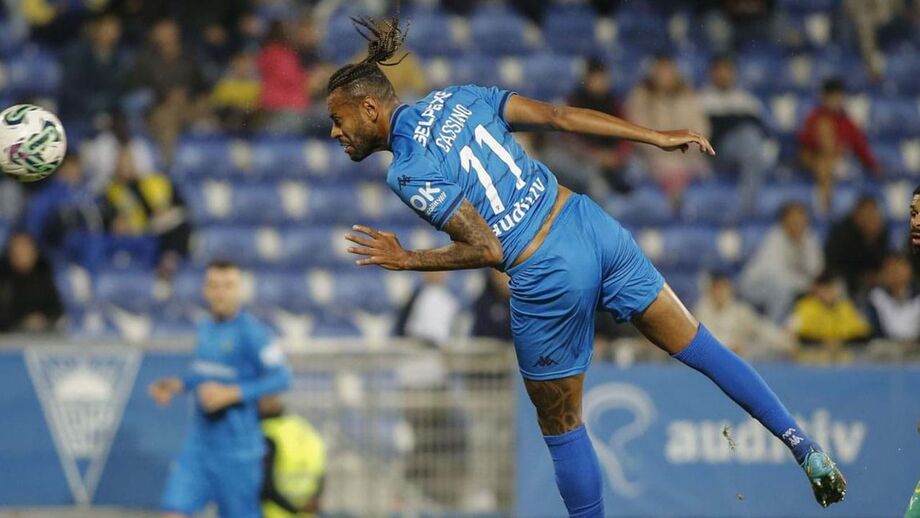 Cassiano salta sem oposição para selar o triunfo 