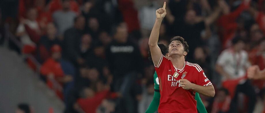 «João Neves é do outro Mundo»: Braz Frade rendido ao médio do Benfica e à sua importância no dérbi