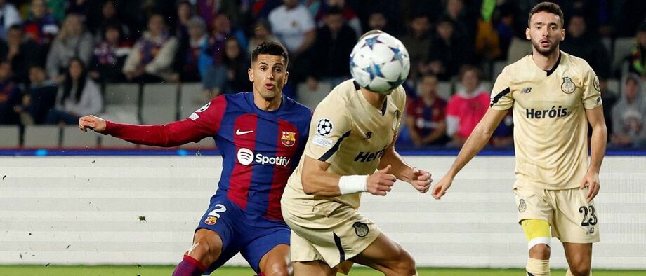 A crónica do Barcelona-FC Porto, 2-1: alô, João e João serviço de reboque 