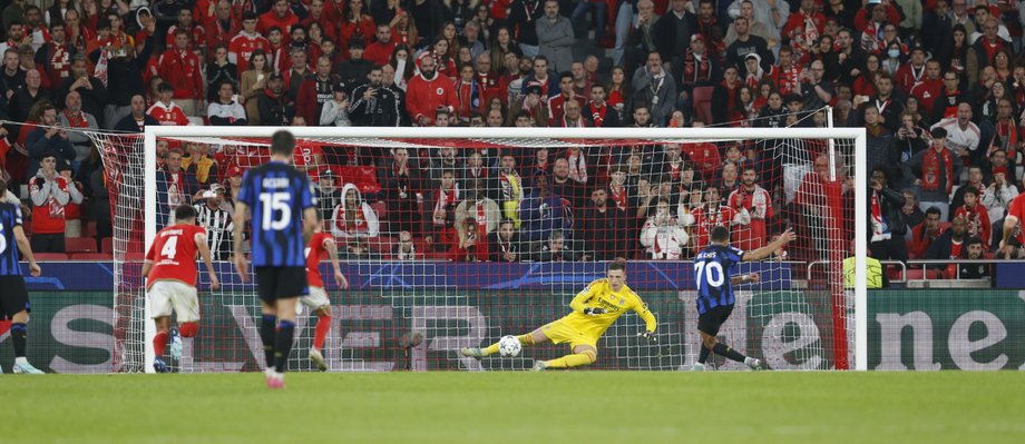 A crónica do Benfica-Inter, 3-3: Esta águia bipolar até mete sal no mel