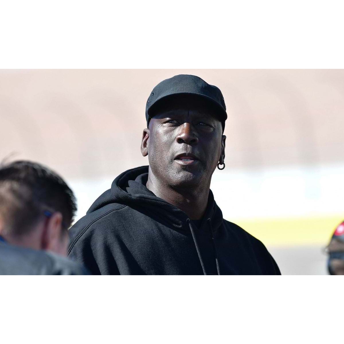 Antiga estrela da NFL e o 'aviso' de Michael Jordan: «Tenho um monte de  dinheiro apostado em ti, não o f...» - Modalidades - Jornal Record