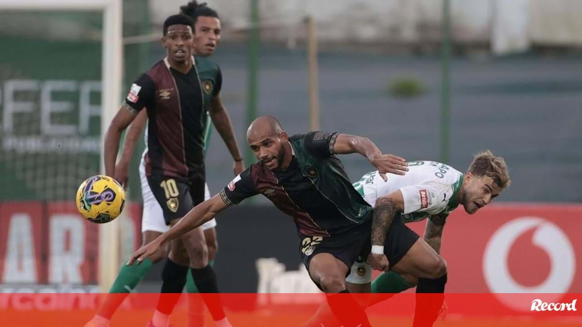 Um central deu e o outro tirou: empate dramático entre Rio Ave e Estrela da  Amadora (1-1)