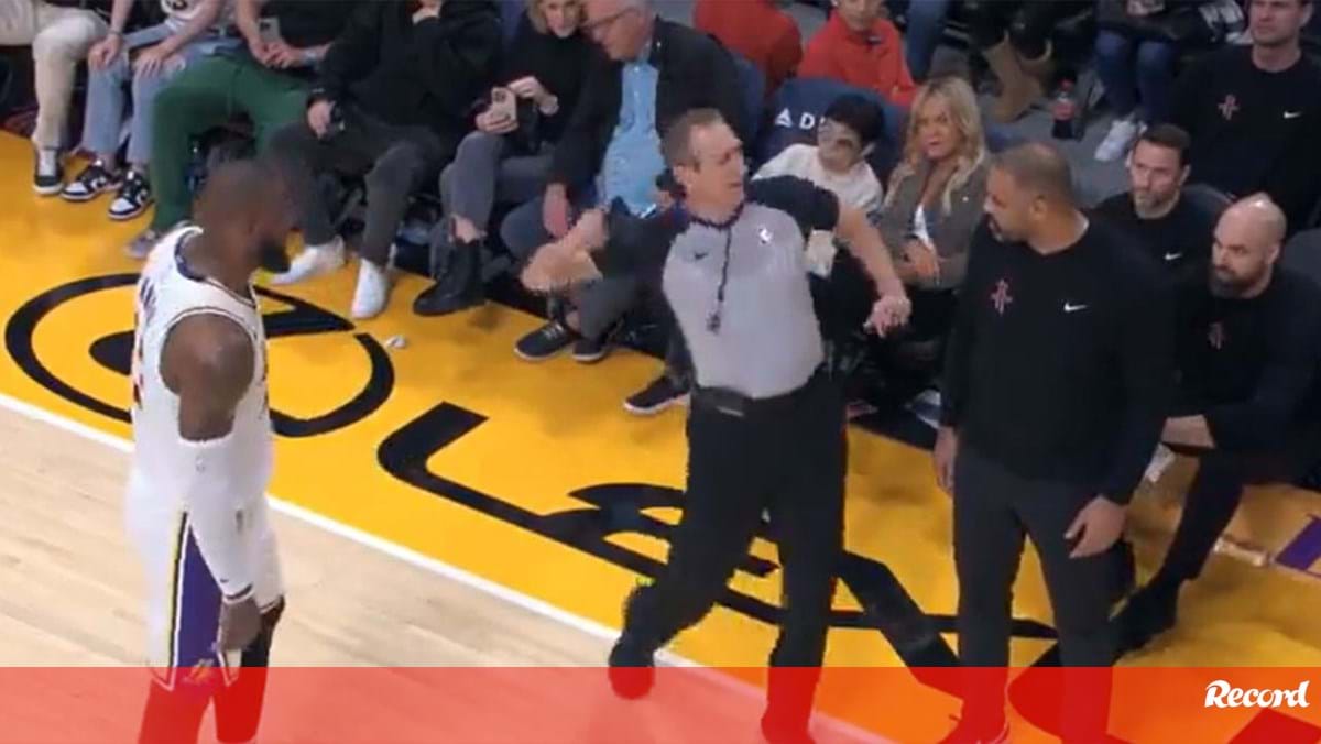VÍDEO: LeBron James e o lance livre mais embaraçoso da carreira - CNN  Portugal