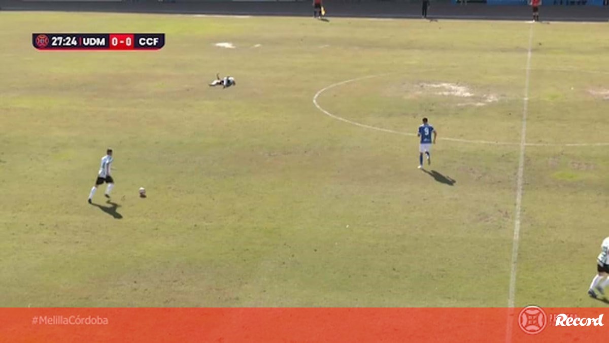 Dragisa Gudelj Collapses on the Field During Melilla-Córdoba Match