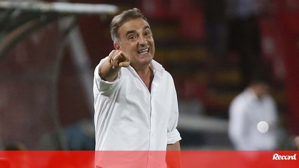 Gregos garantem: Carlos Carvalhal vai assinar pelo Olympiacos