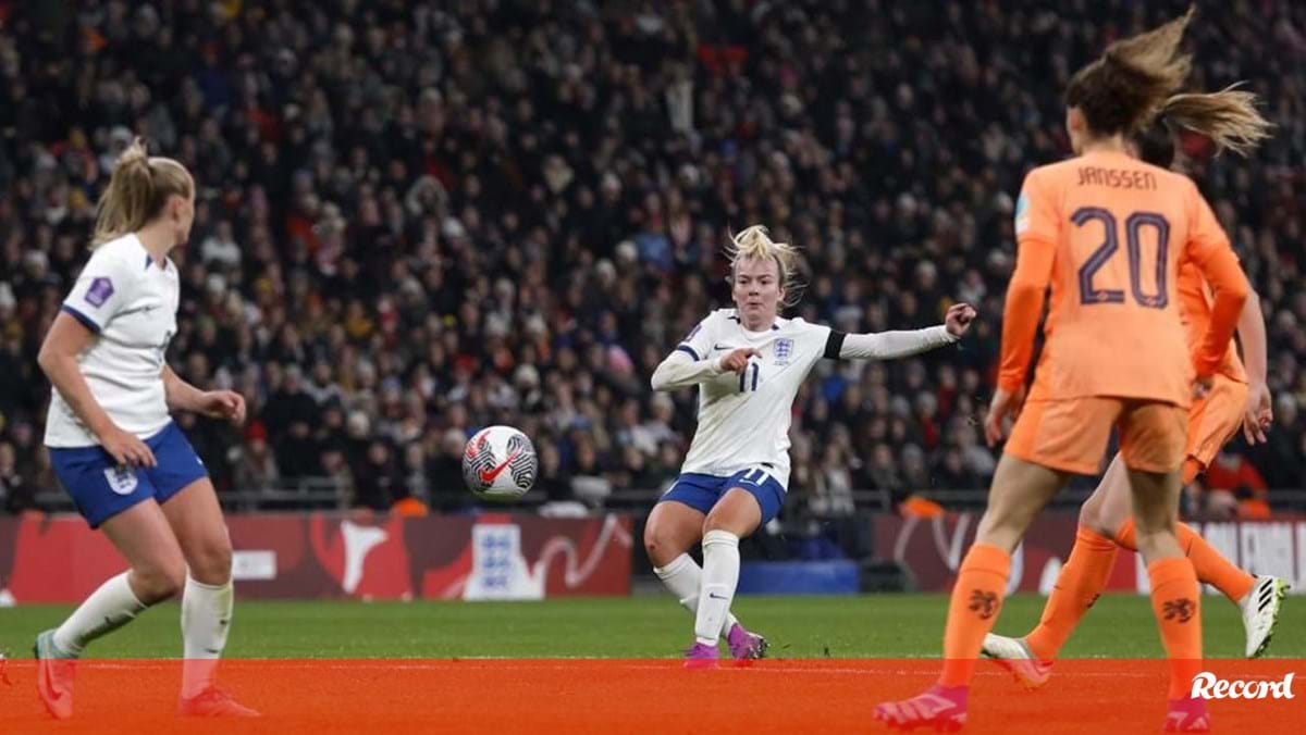 Governo britânico apoia proposta para a reformulação do futebol feminino