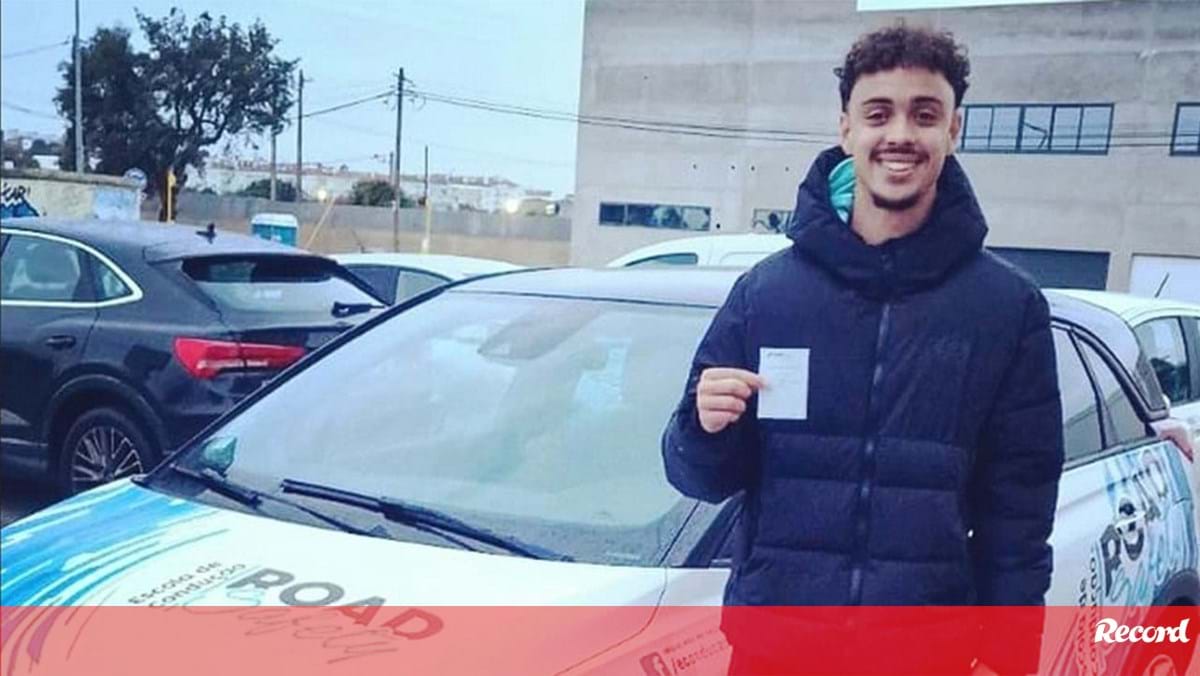 Mais um leão... nas estradas: João Muniz tirou a carta de condução