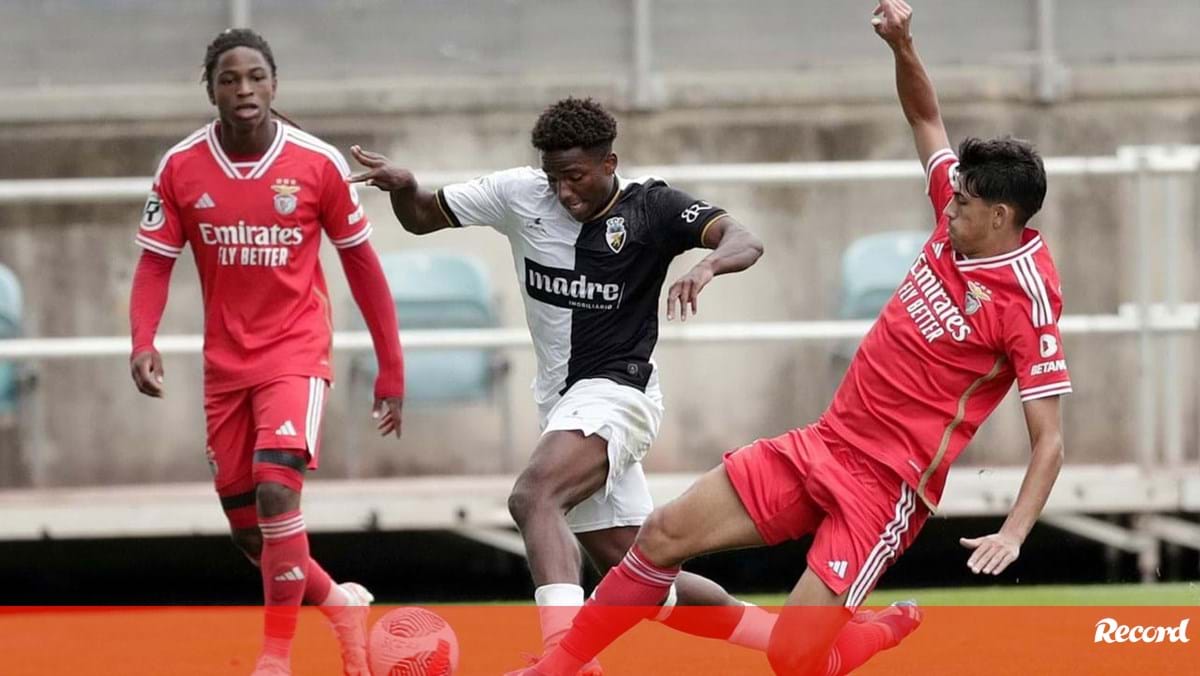 Farense-Benfica, 2-2: reação algarvia trava águia no fim