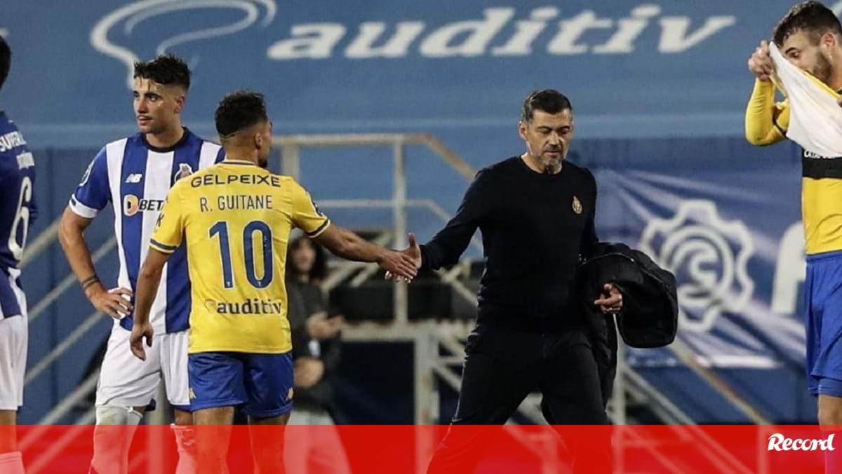 Novo triunfo sobre o FC Porto: Estoril numa restrita lista que inclui... Rúben Amorim