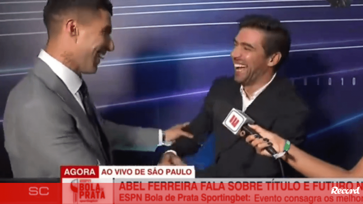 Luis Suárez interrompeu 'flash' de Abel Ferreira e atirou: «Estou à espera que agradeças...»