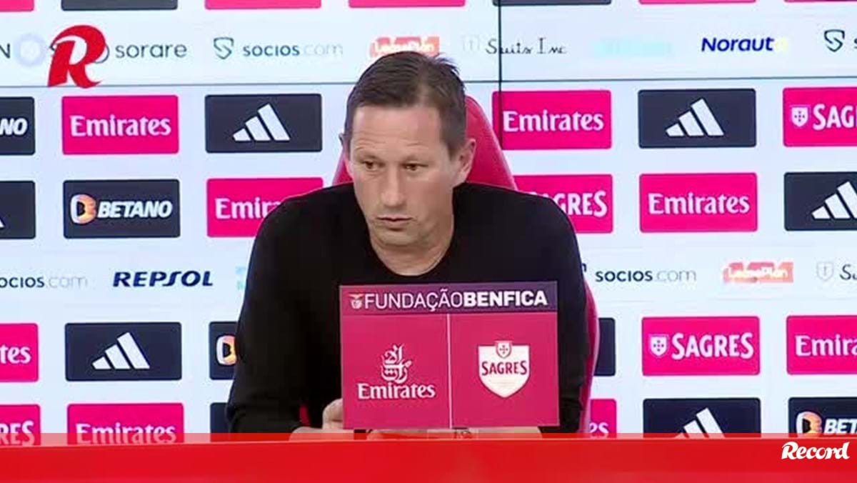 Schmidt: «Se o Benfica precisa de um treinador que faça as substituições que os adeptos querem, eu saio, sem problema»