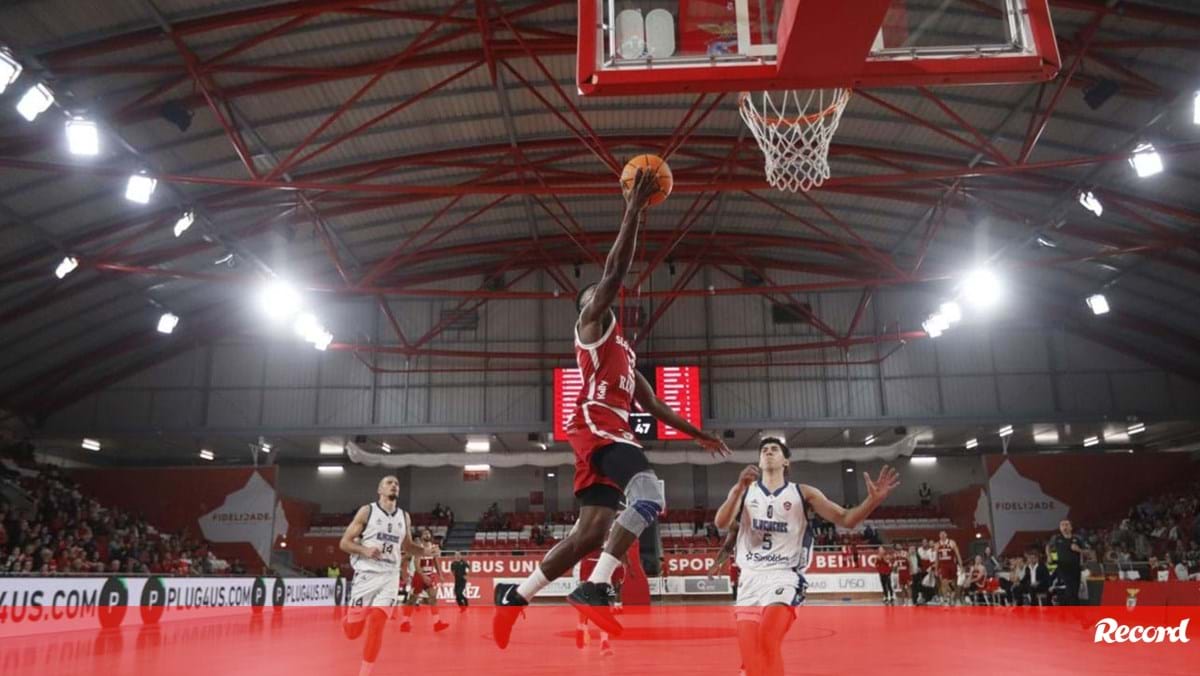 Benfica-Oliveirense, 71-47: à terceira foi de vez