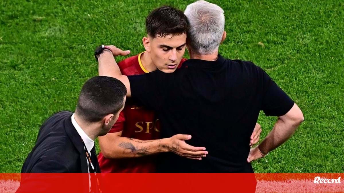 Mais uma dor de cabeça para Mourinho: Dybala lesiona-se e perde últimos jogos do ano