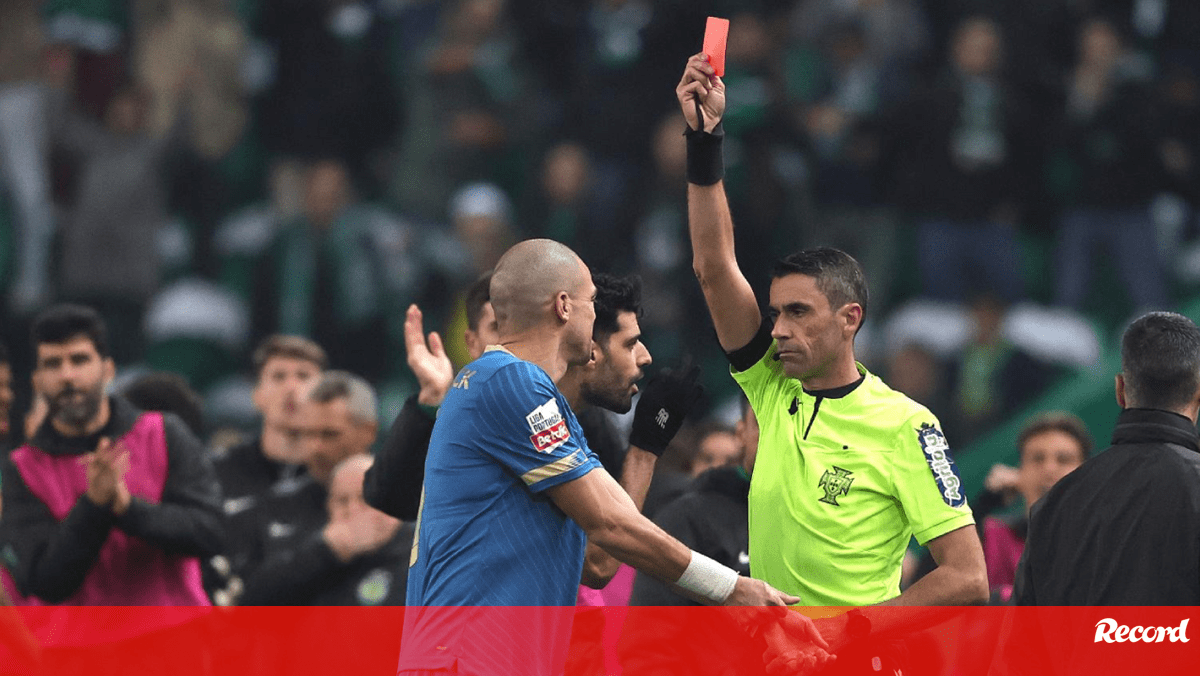 Expulsões são fardo pesado no FC Porto no último ano e meio são já 14