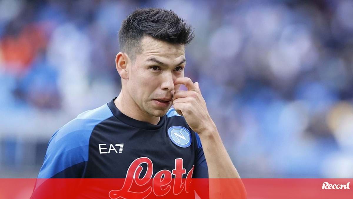 Hirving Lozano speaks out about “terrible year” under Italian coach at Naples