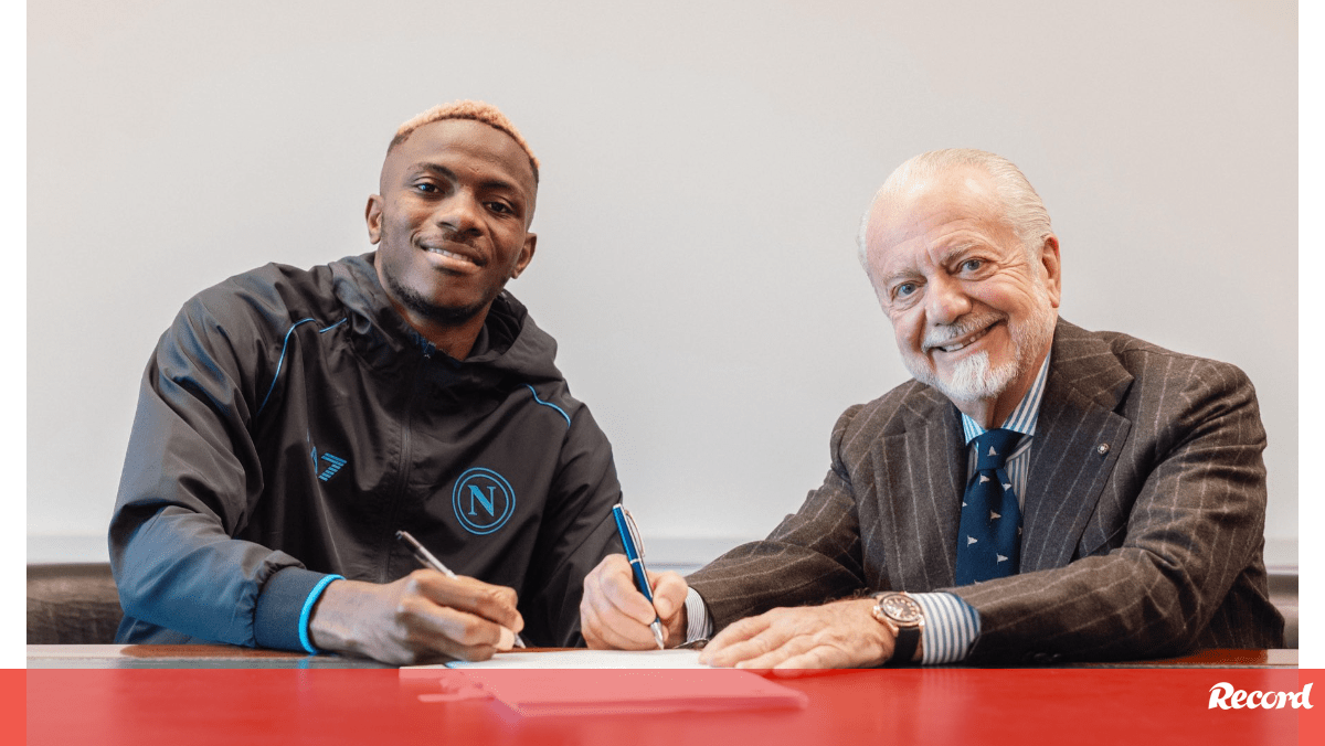 Victor Osimhen prolonga contrato com o Nápoles até 2026