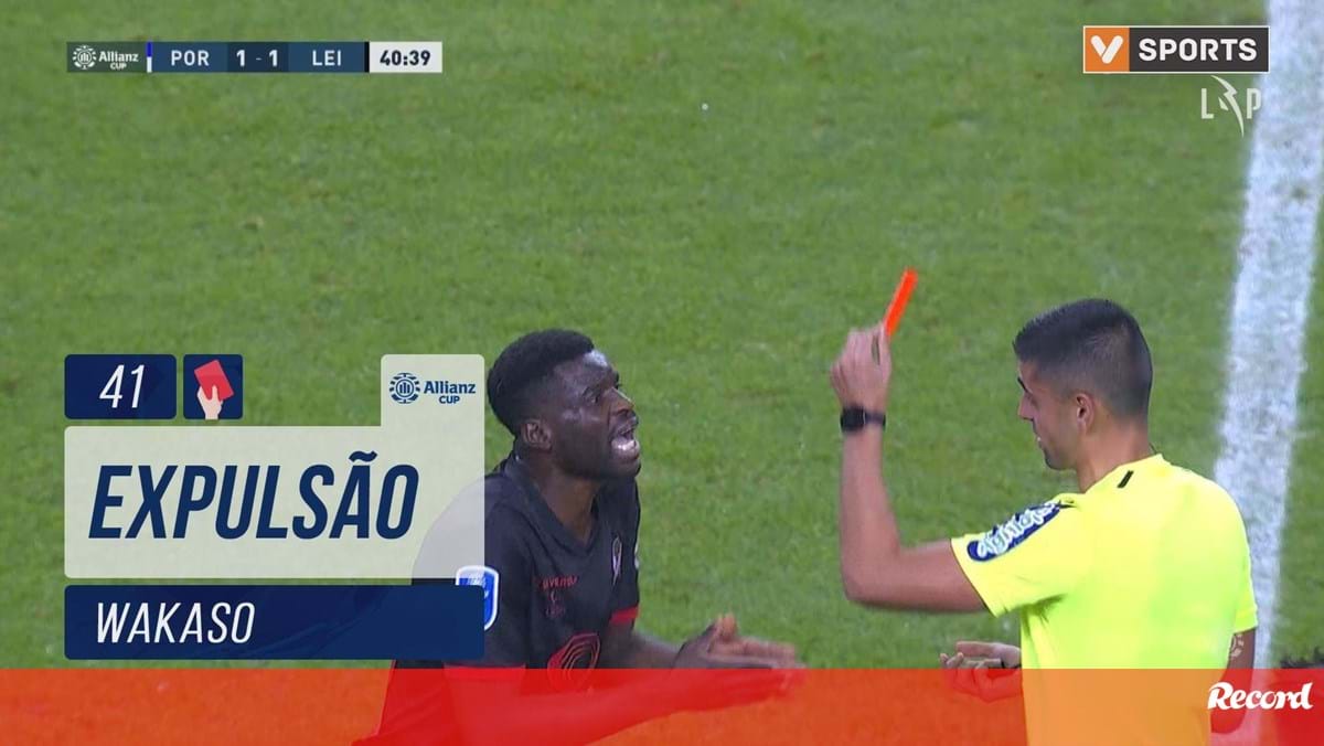 O lance que valeu a expulsão a Wakaso no jogo contra o FC Porto