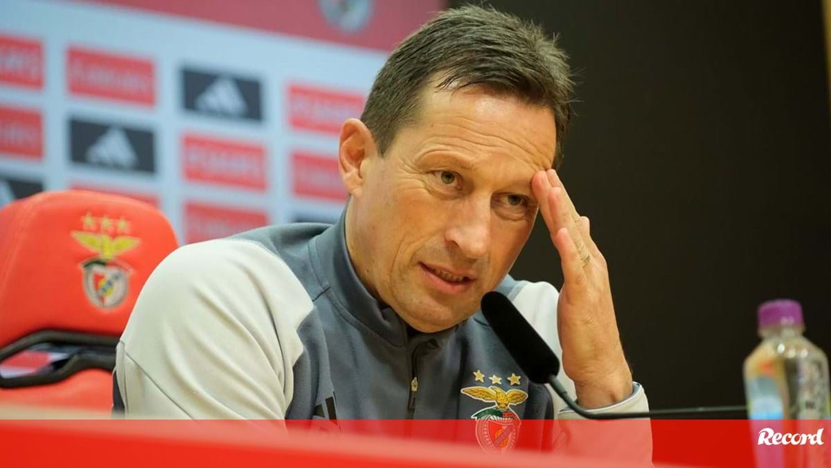 Roger Schmidt antevê jogo com o Famalicão: siga a conferência de imprensa em direto