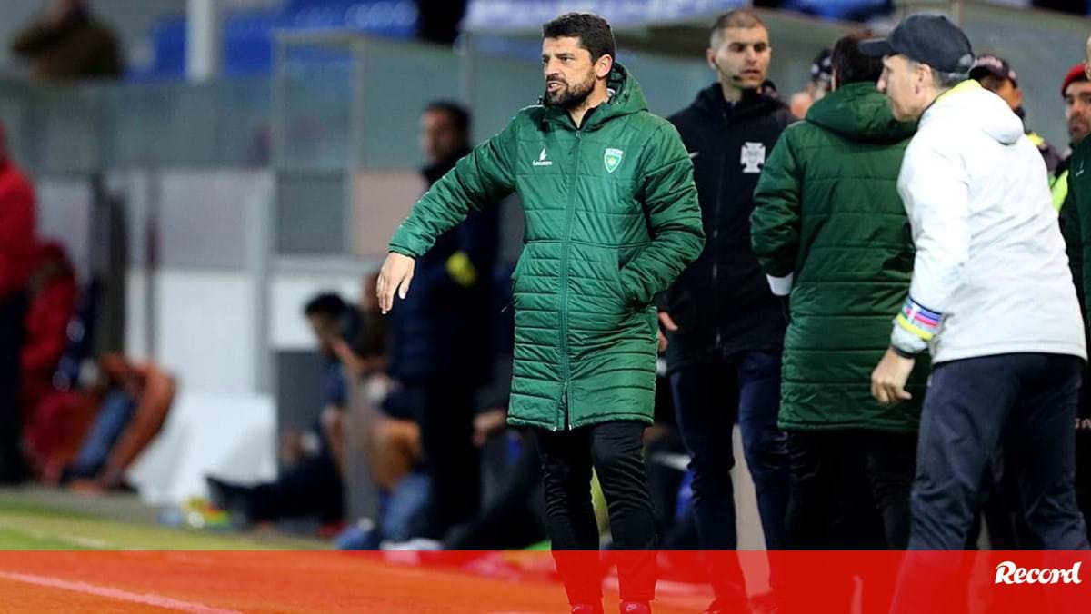 Alex Costa "confortável" como treinador na Covilhã