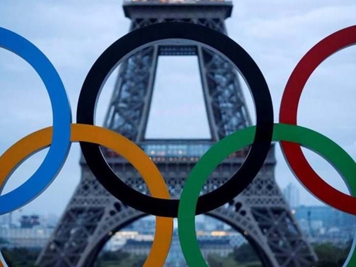 Presidente francês proíbe bandeira russa nas Olimpíadas de Paris 2024