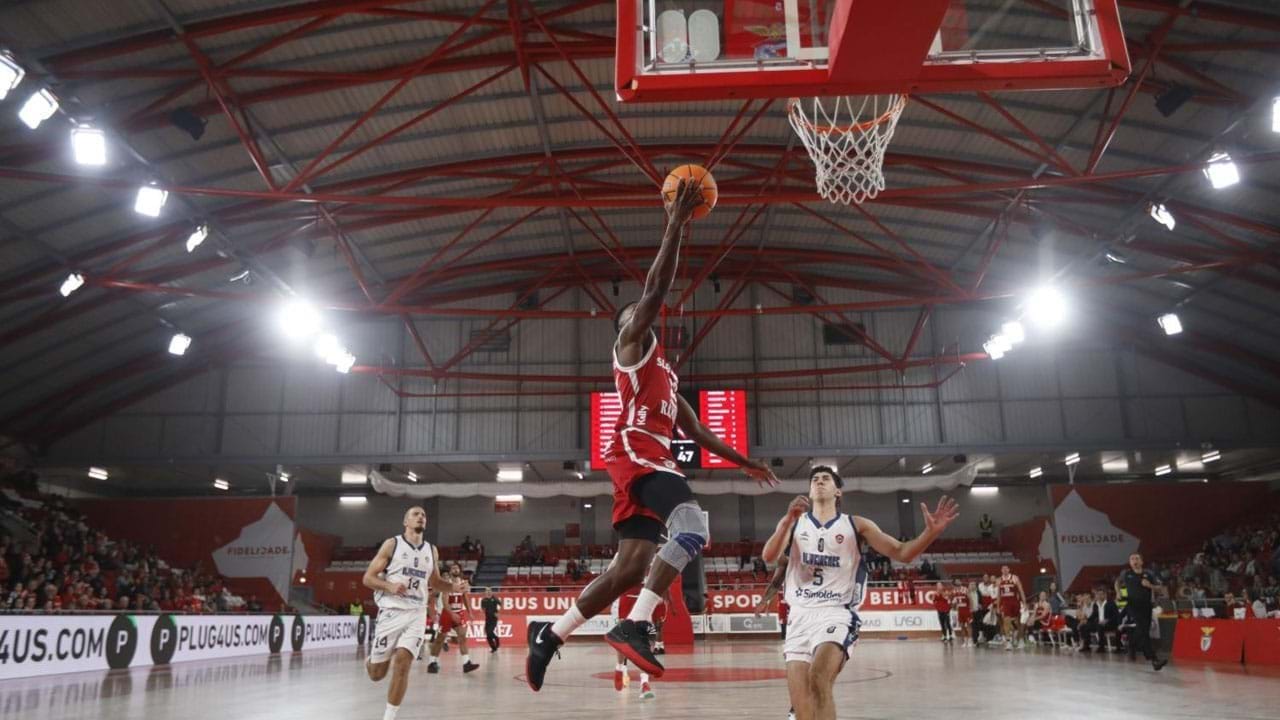 Benfica-Oliveirense, 71-47: à Terceira Foi De Vez - Basquetebol ...