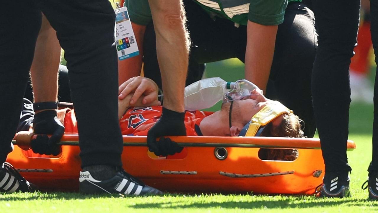 Jogador do Luton colapsou em campo devido a paragem cardíaca