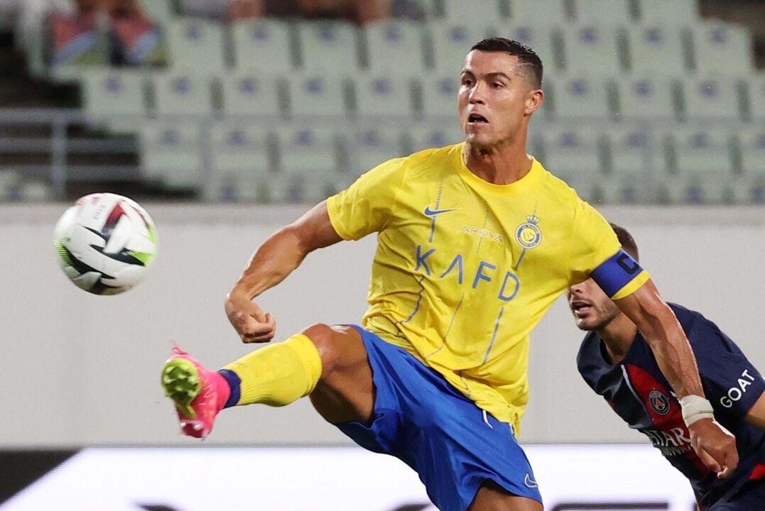 Cristiano Ronaldo em ação no particular entre Al Nassr e PSG, disputado em Osaka, no Japão