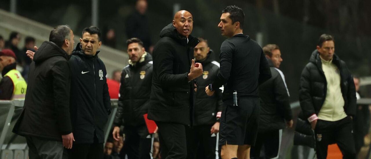 Arbitragem de Tiago Martins na Pedreira não agradou aos encarnados