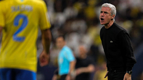 A revolta de Luís Castro: «Que a direção do Al Nassr peça à federação para travar este tipo de erros»
