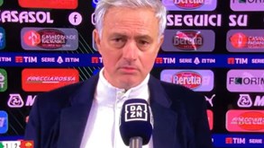José Mourinho responde somente em português na flash: «O meu italiano não é suficientemente polido...»