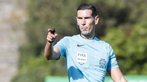 Árbitro do polémico Famalicão-FC Porto 'premiado': António Nobre vai ser VAR... nos Emirados