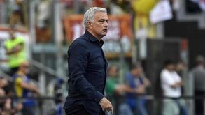 Os 'mind games' de José Mourinho: espicaçar jogadores passa pelo discurso
