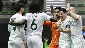 Sporting goleia Haladás e discute apuramento para a 'final four' da Champions no domingo