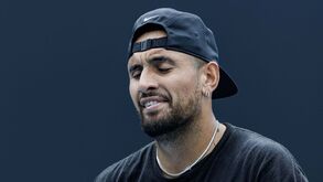 Kyrgios: «Bebia, magoava-me, queimava coisas no meu braço e cortava-me como se fosse uma diversão»