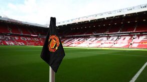 Frango cru pode tramar Manchester United: evento em Old Trafford leva a investigação 